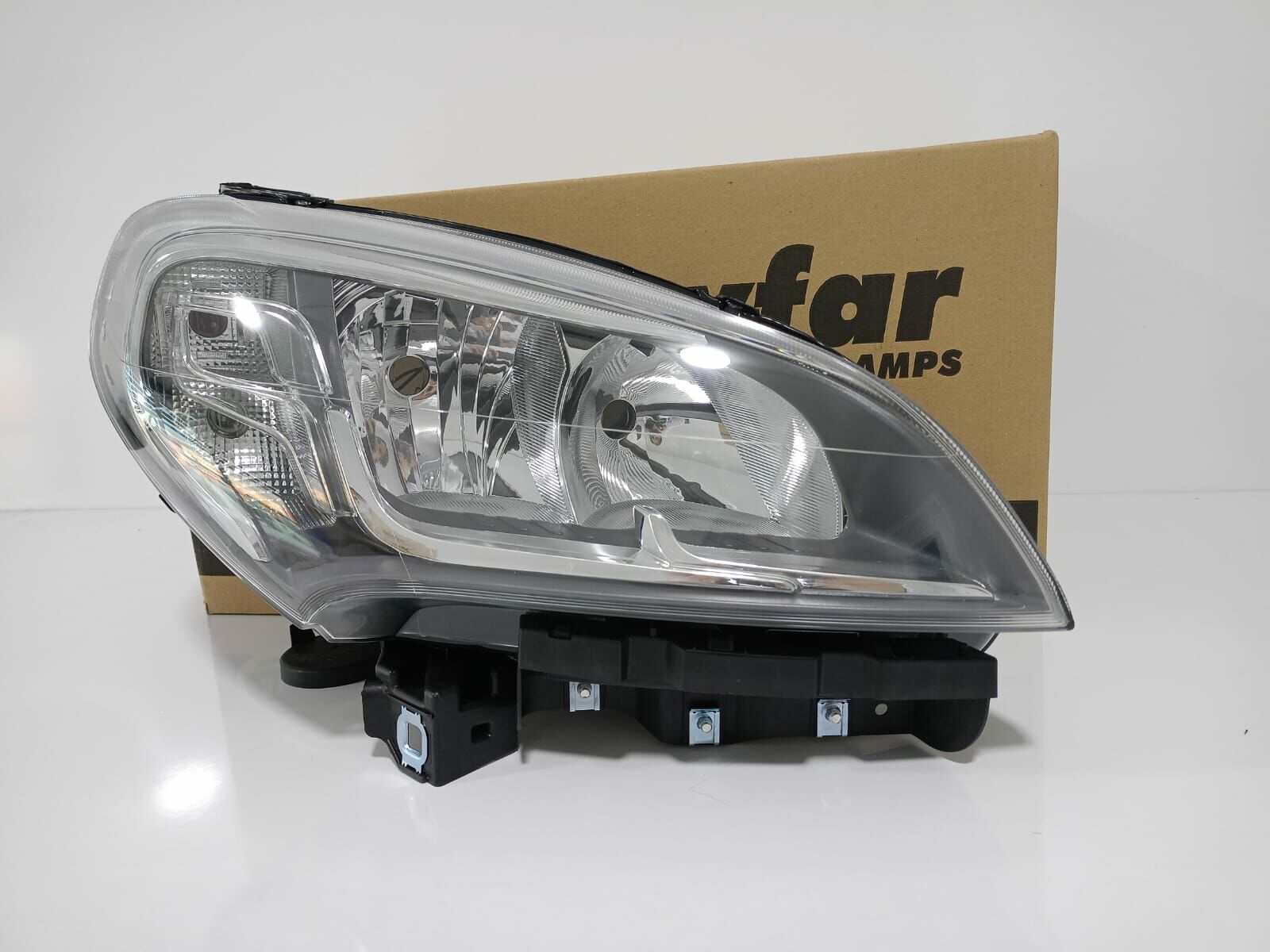 Sağ Far | Doblo (2015-2023) Motorlu - Krom Çerçeveli