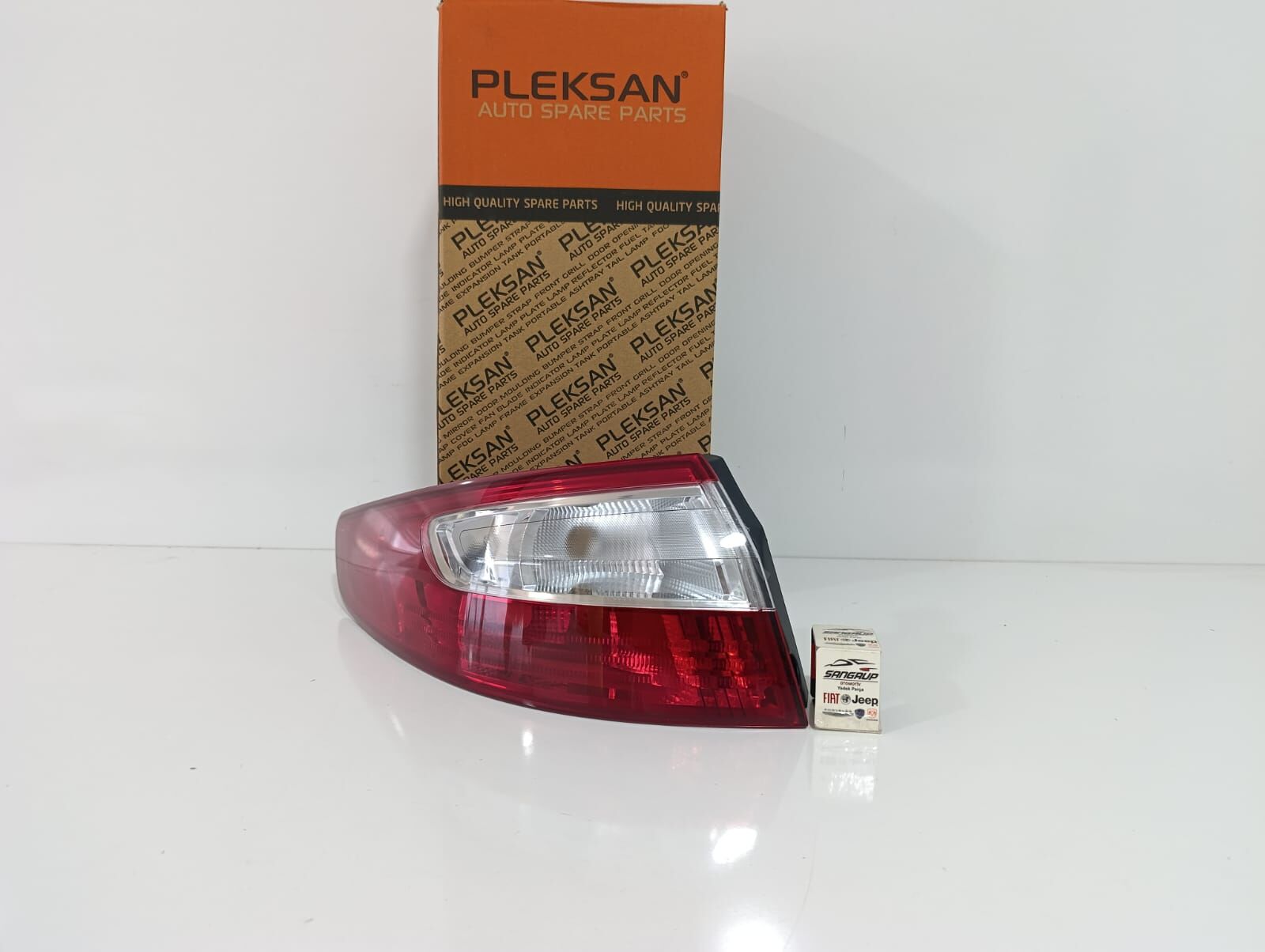 Sol Arka Stop Lambası Dış (Duysuz) (2010-2016) Fluence