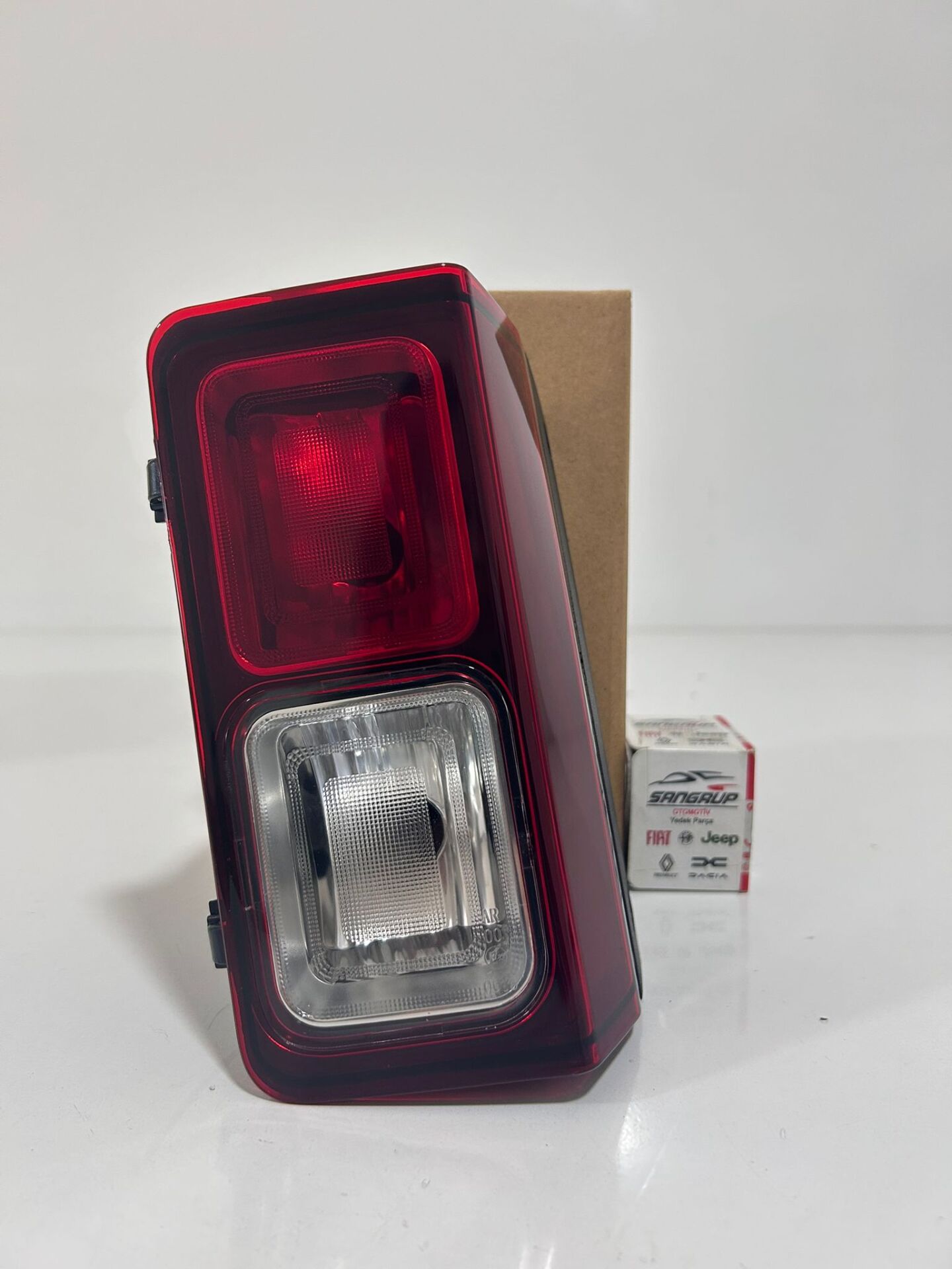 Arka Tampon Reflektörü Sağ Sis Traffic 3 (2013-2019)