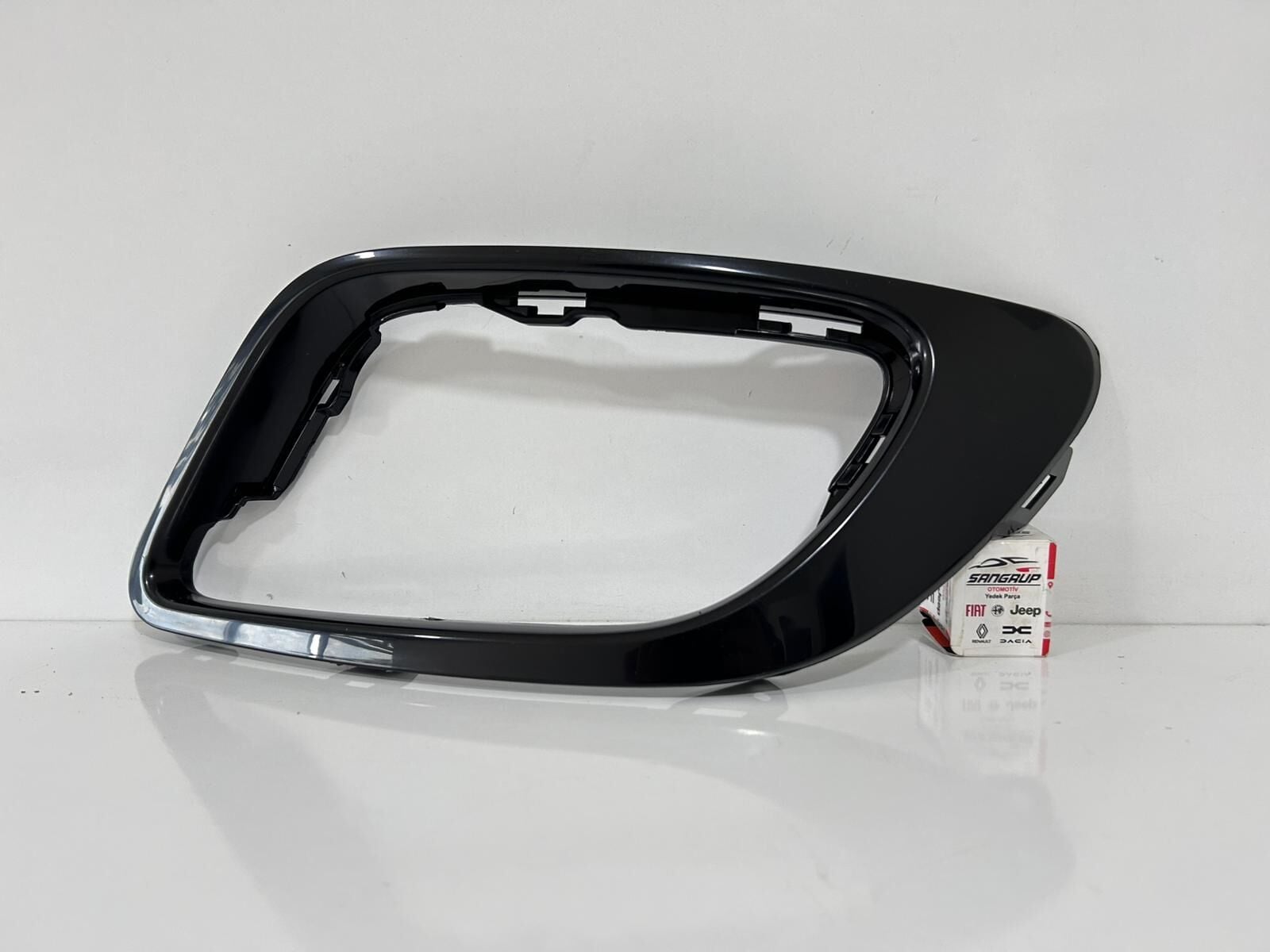 Sağ Sis Çerçevesi Siyah Fluence (2010-2016) - 261520694R