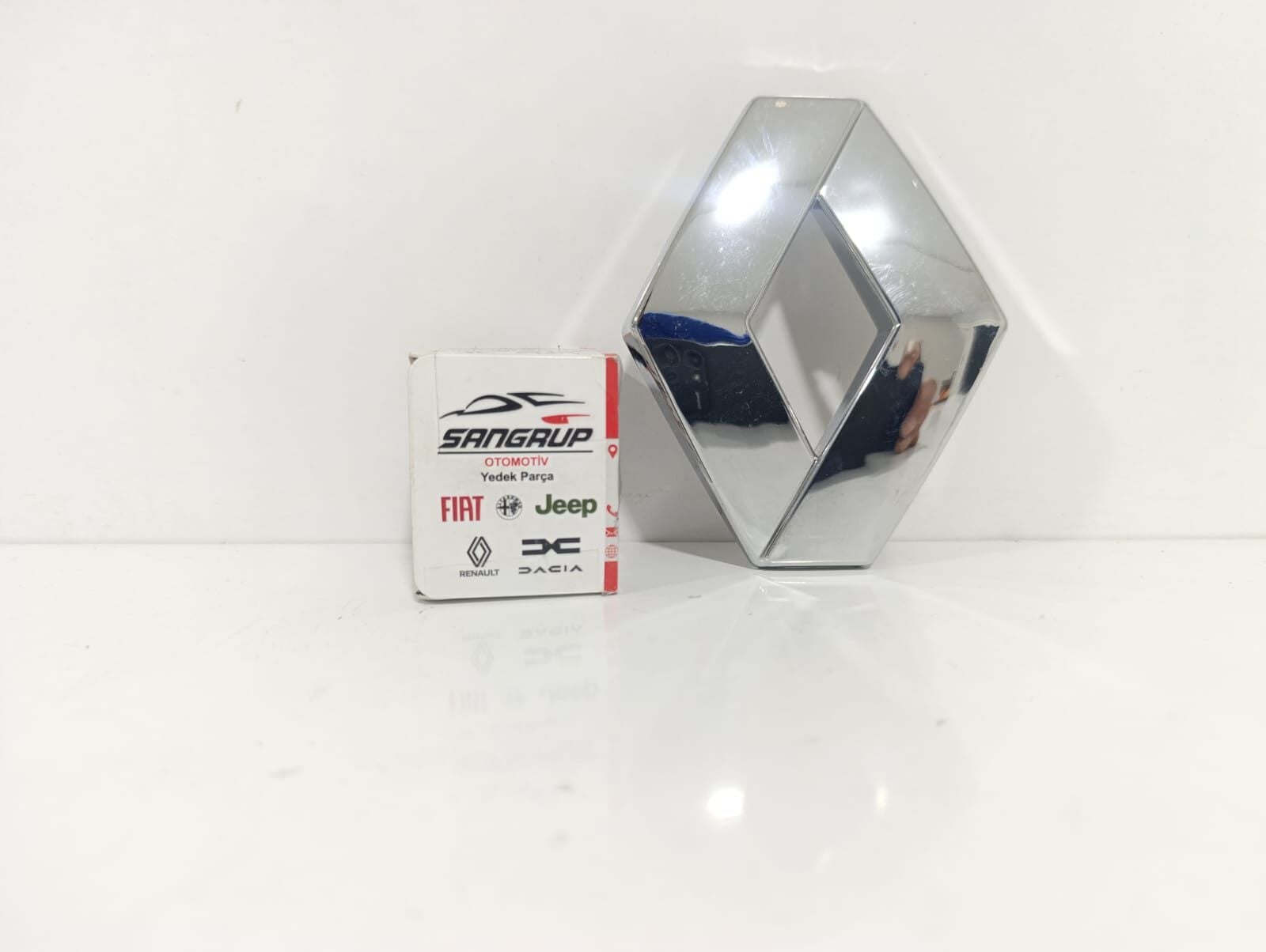 Ön Kaput Logosu Clio III Symbol Thalia Kangoo III  8200115114