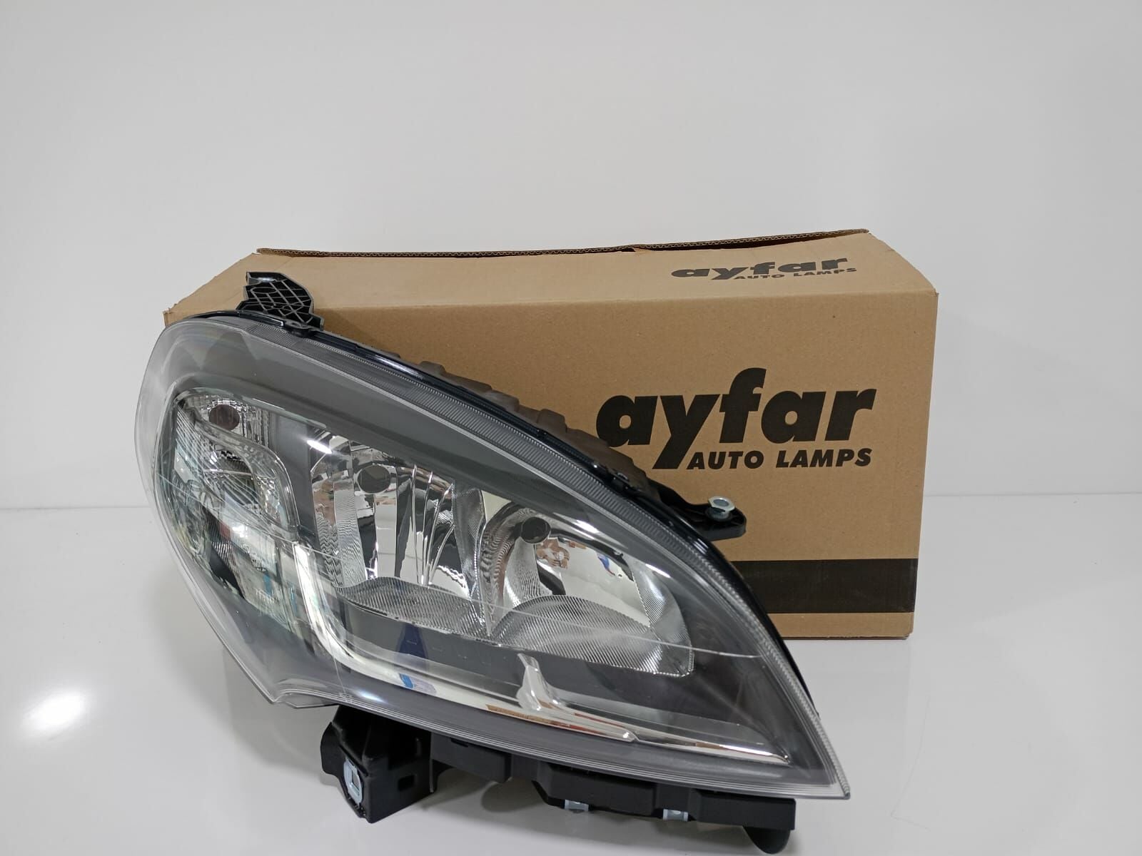 Sağ Far | Doblo (2015-2023) Motorlu - Siyah Çerçeveli