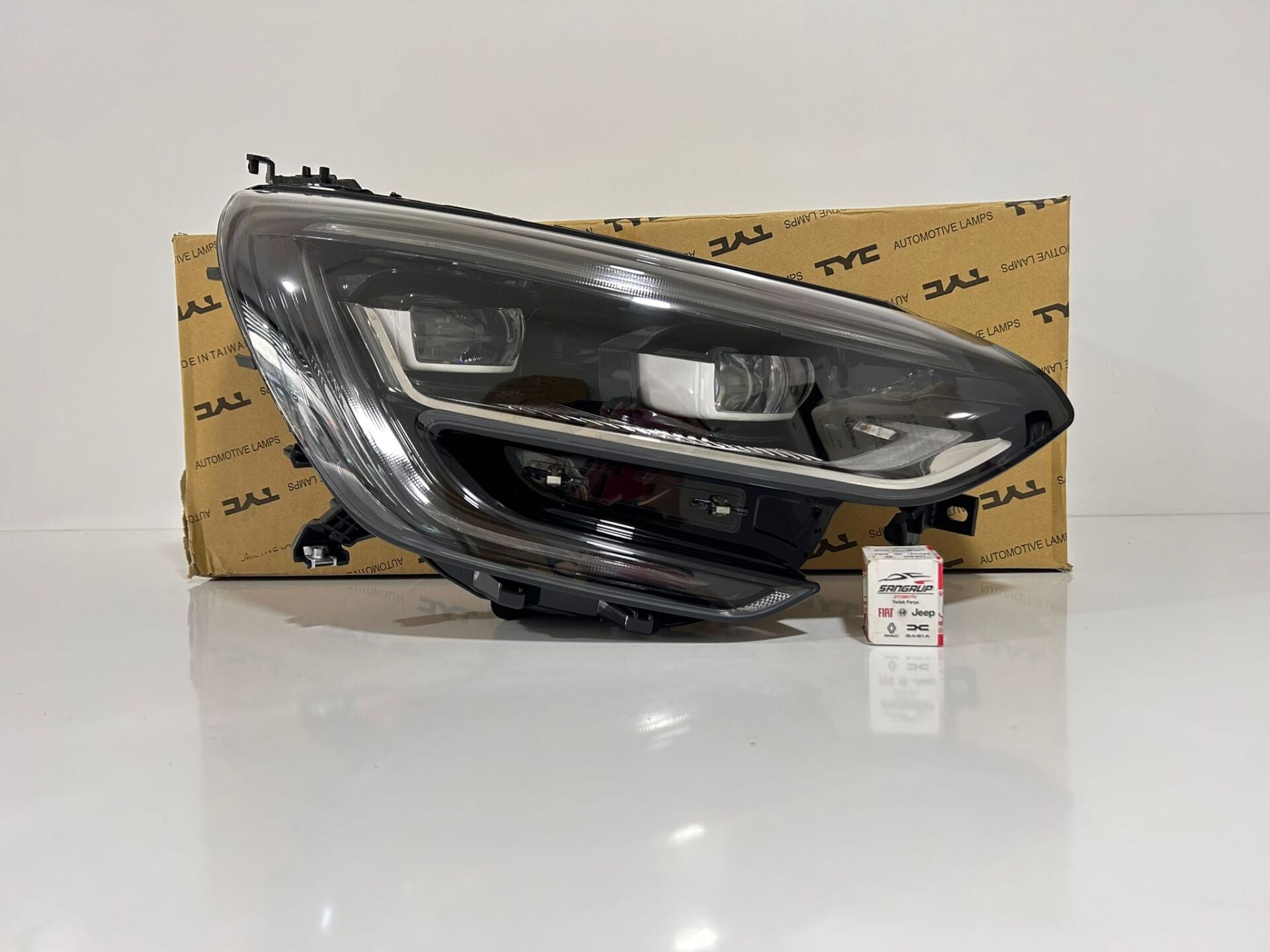 Sağ Far Megane 4 Led Xenon - 260102920R - 260106126R - 260109670R